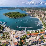 Daire Near Pula With Sea View Balcony *