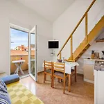 Daire Near Pula With Sea View Balcony Medulin