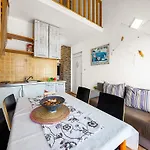 Near Pula With Sea View Balcony Daire