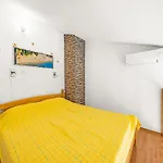 Near Pula With Sea View Balcony Daire *
