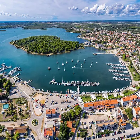 Apartman Near Pula With Sea View Balcony