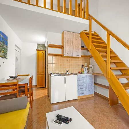 Апартаменты Near Pula With Sea View Balcony Медулин