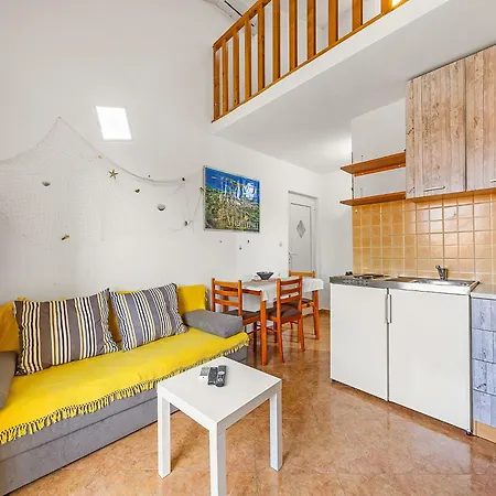 Апартаменты Near Pula With Sea View Balcony *