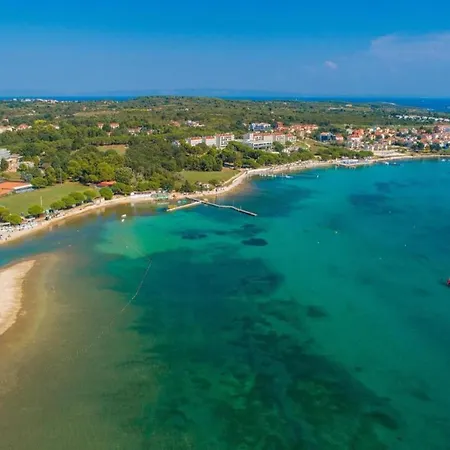 Апартаменты Near Pula With Sea View Balcony *