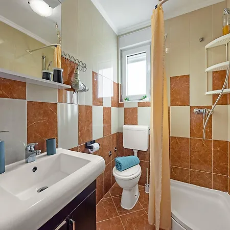 Апартаменты Near Pula With Sea View Balcony *