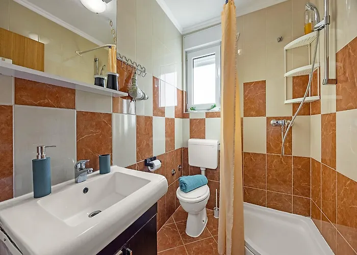 Near Pula With Sea View Balcony *