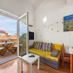 Near Pula With Sea View Balcony *