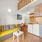 Apartmán Near Pula With Sea View Balcony *