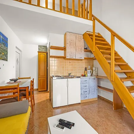 Apartment With Sea View From Balcony