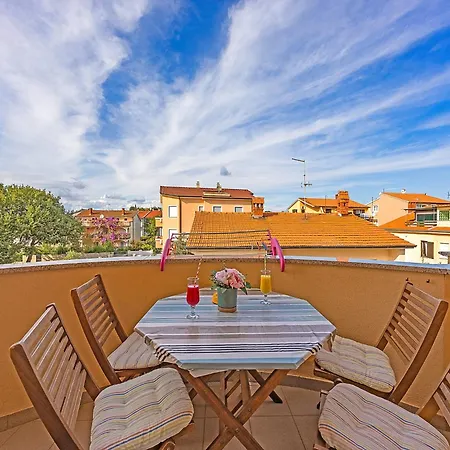 Apartment With Sea View From Balcony