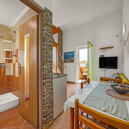 Near Pula With Sea View Balcony Apartman Medulin