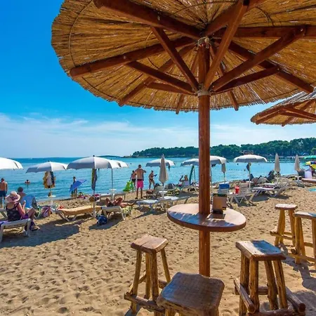 Near Pula With Sea View Balcony Apartman *