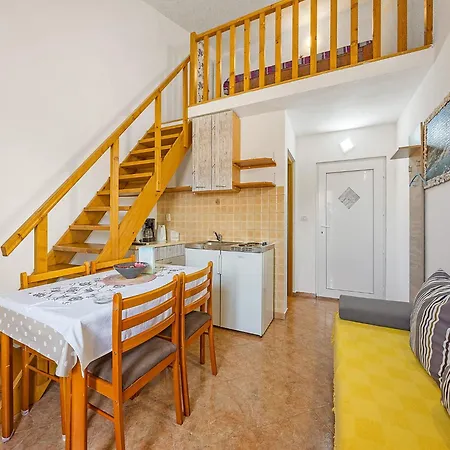 Near Pula With Sea View Balcony Apartman