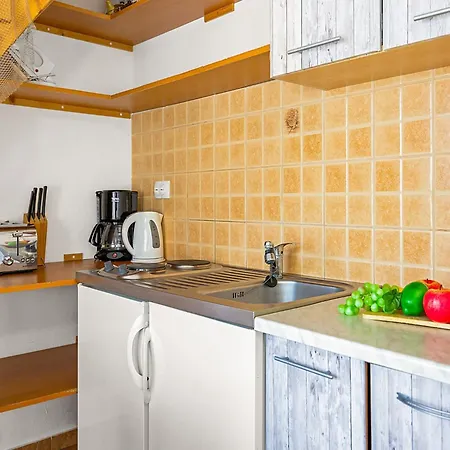 Near Pula With Sea View Balcony Apartman