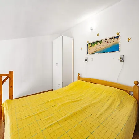 Near Pula With Sea View Balcony Apartman