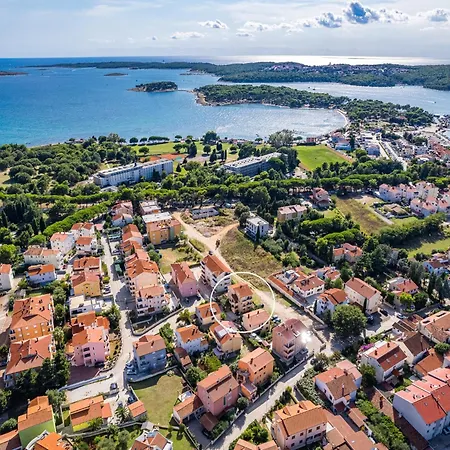 Near Pula With Sea View Balcony Apartman *